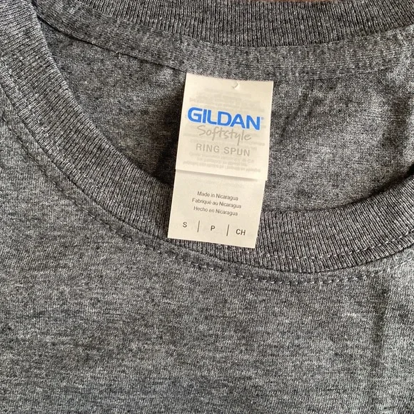 ✨HP✨ Gray “Love Is In The Hair” Hairdresser T-Shirt - Picture 3 of 3